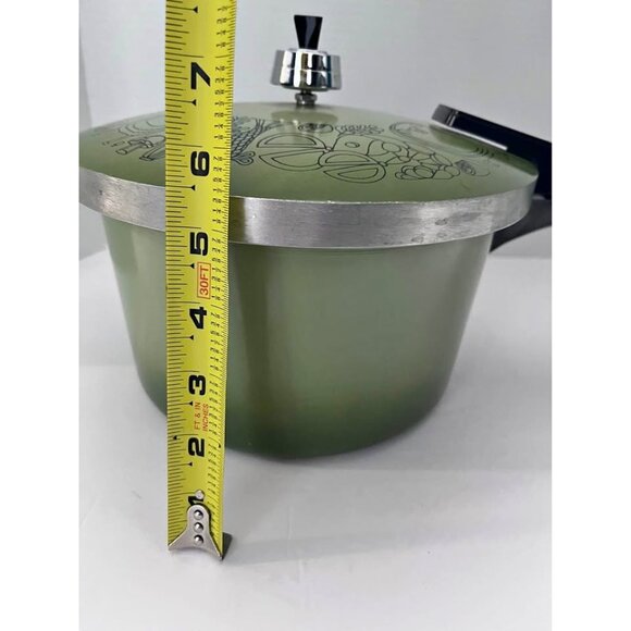 Vintage 1970s PRESTO Deluxe Avocado Green Stove Top Pressure Cooker - Picture 1 of 9